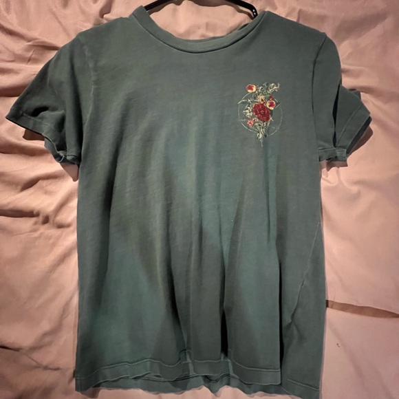 Beachy Tees! Many different shirts, different sizes! - Picture 10 of 16